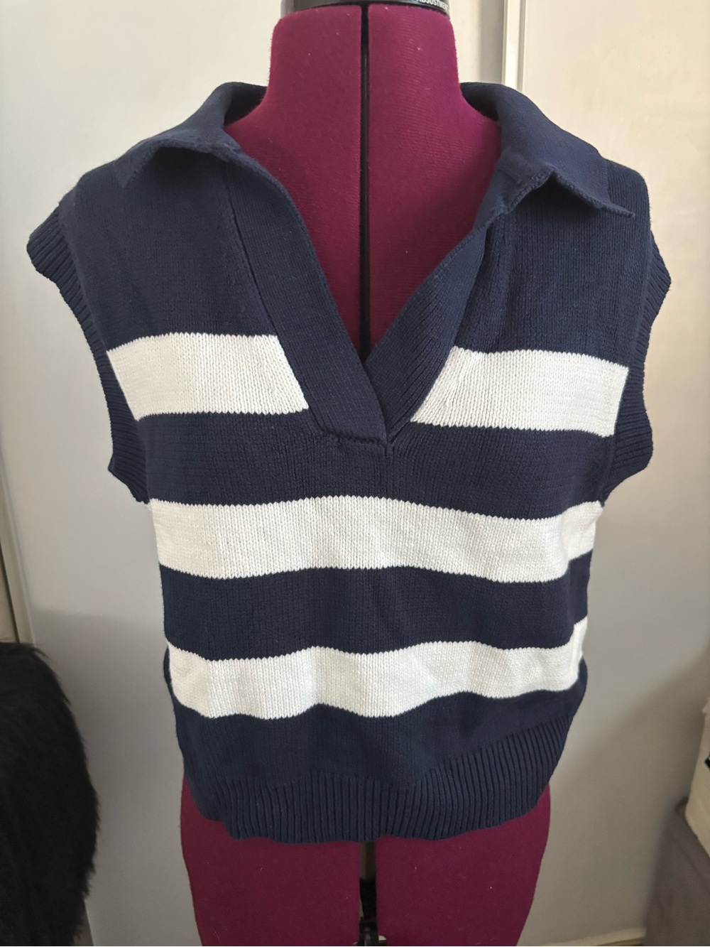 NWT Moon & Madison Navy & White Stripe Sleeveless v neck Sweater, Size XS